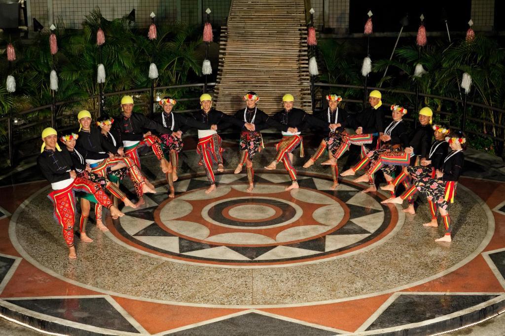 Hotel Royal Chihpin Wenquan Exterior photo The Tausug Tausug people of Sulu, Philippines