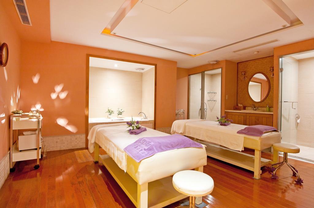 Hotel Royal Chihpin Wenquan Exterior photo A treatment room at the spa