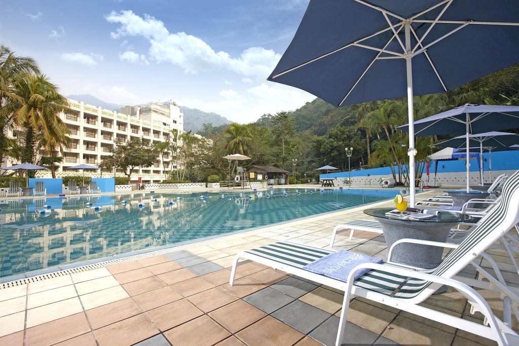 Hotel Royal Chihpin Wenquan Exterior photo The swimming pool at the hotel